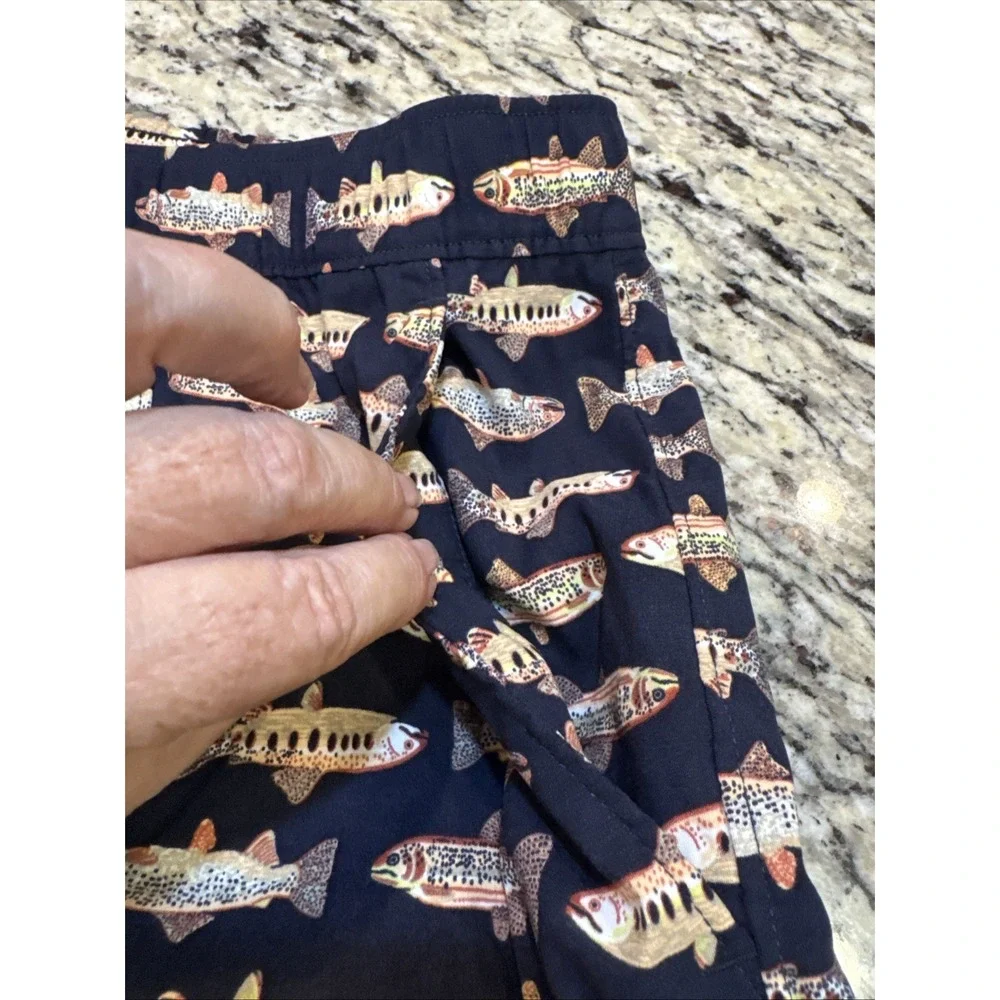 THE NORTH FACE Shorts Mens XL Classic V All-Over Fish Print Tech NEW Navy Blue